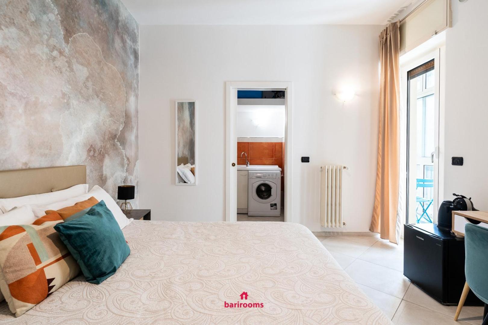 Barirooms Piccinni Exteriör bild